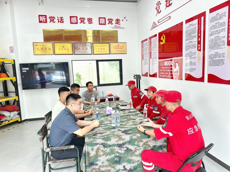 共筑应急救援新防线：市国防动员办与屯溪机场加深合作交流